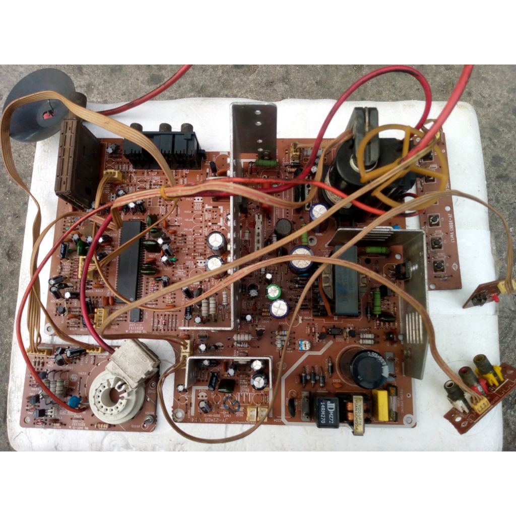 Mesin TV tabung flat 21inc merk cina, advance, normal .