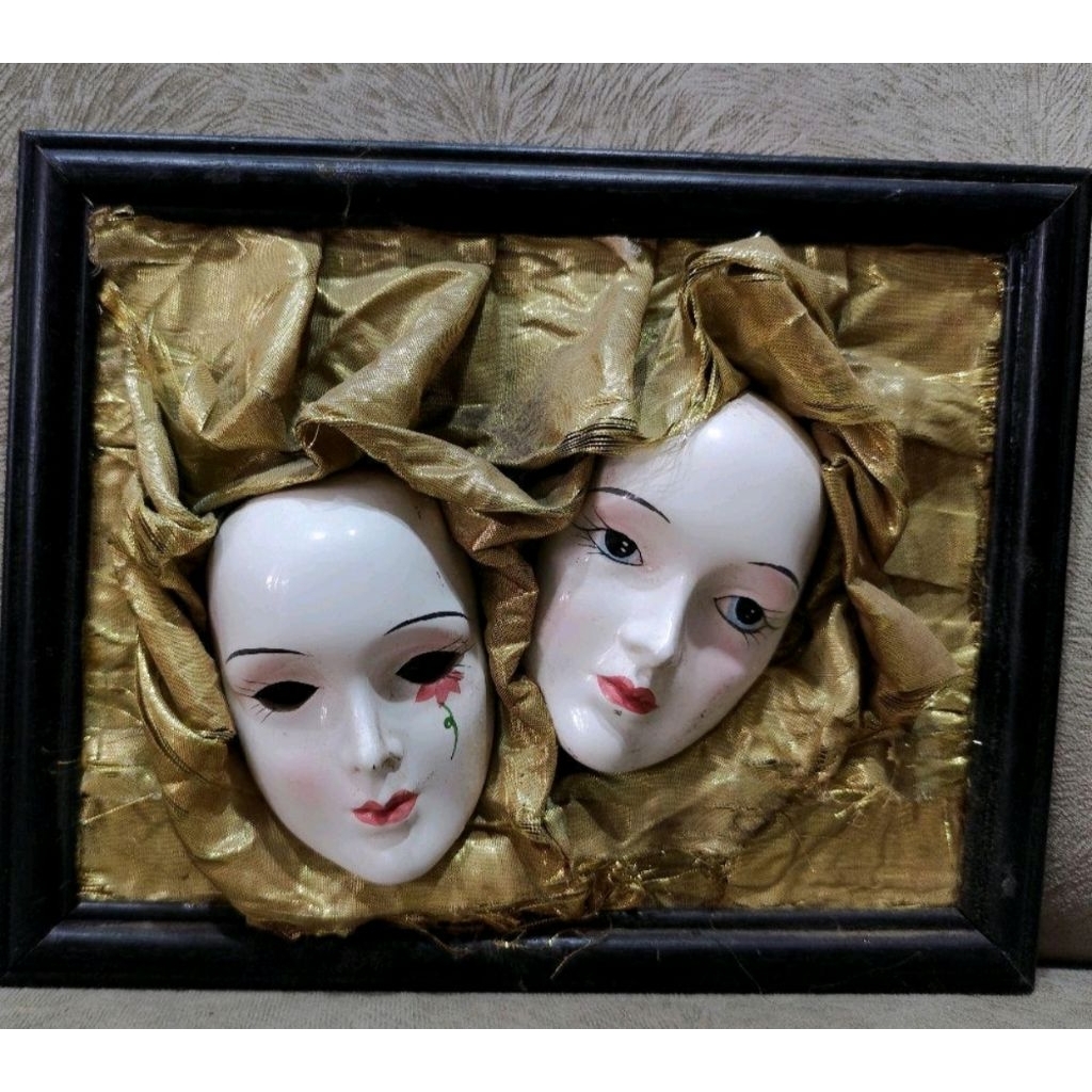 Pajangan Vintage sepasang topeng wajah mulus Artistik minus bahan emas sudah rentan karena lawas dal