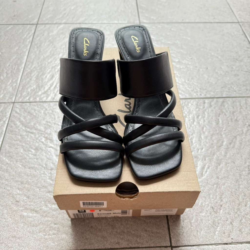 (preloved) Clarks Black High Heels