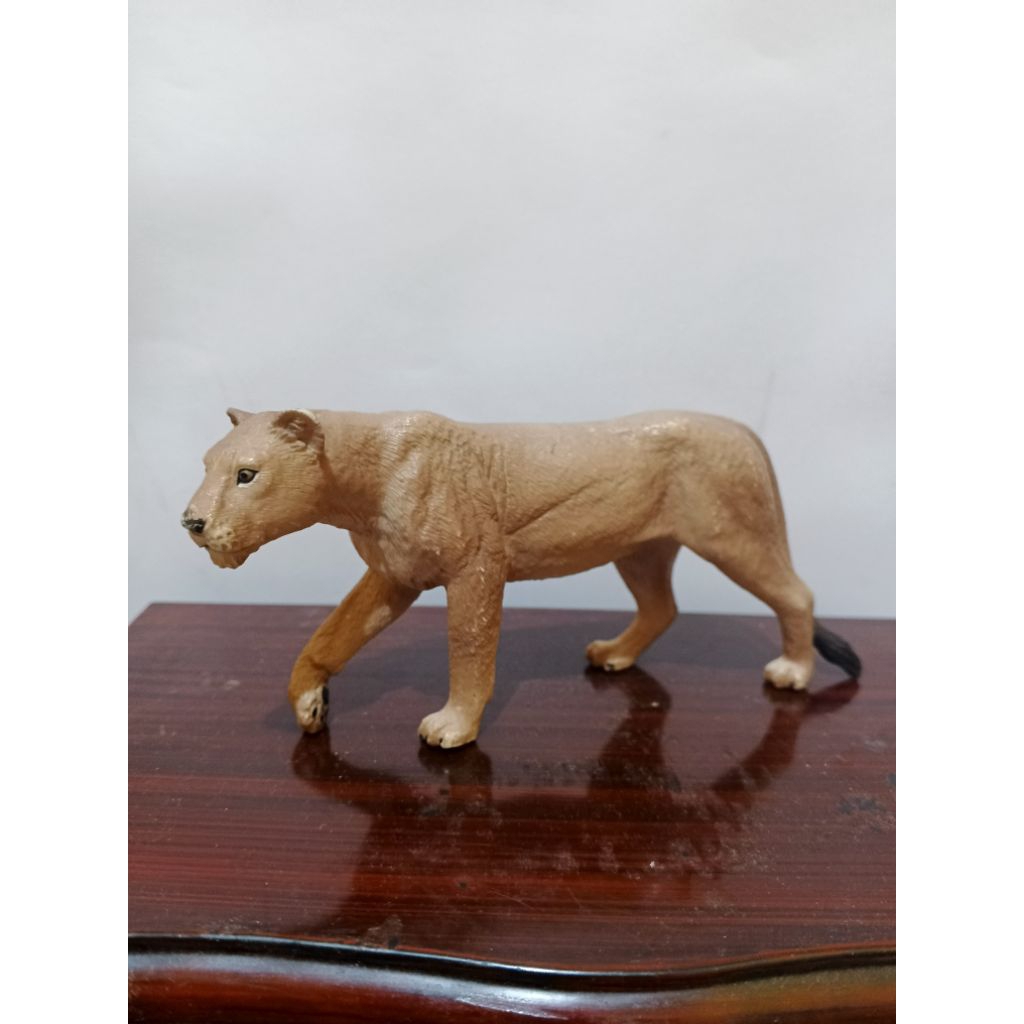 figure hewan singa betina papo