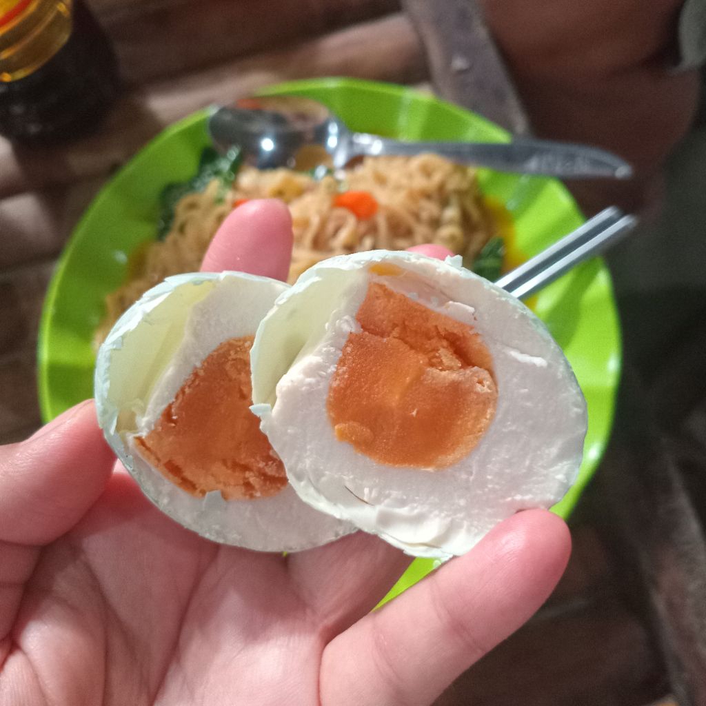 

Telur bebek asin matang enak bergizi ukuran besar AB