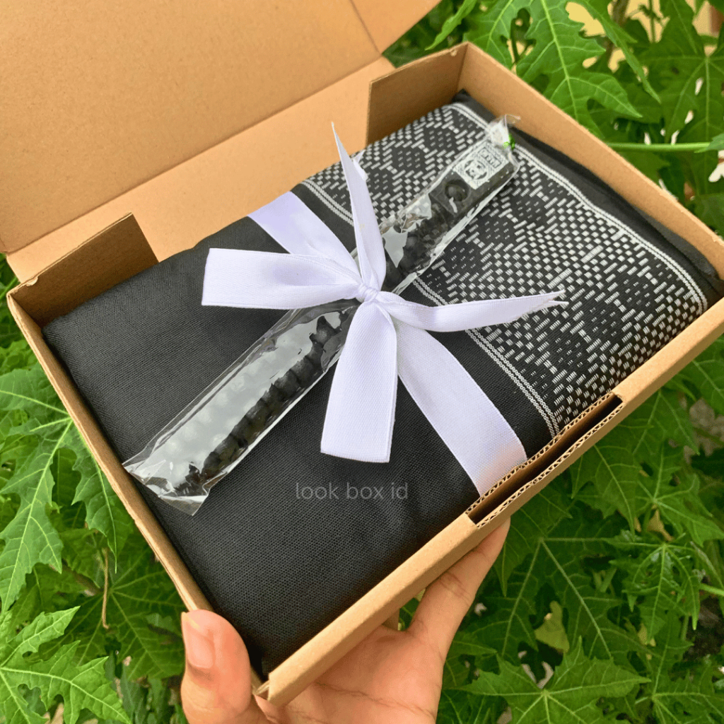 SOUVENIR SARUNG DEWASA KADO ULANG TAHUN ANNIV COWOK HAMPERS JUMATAN BISA COD