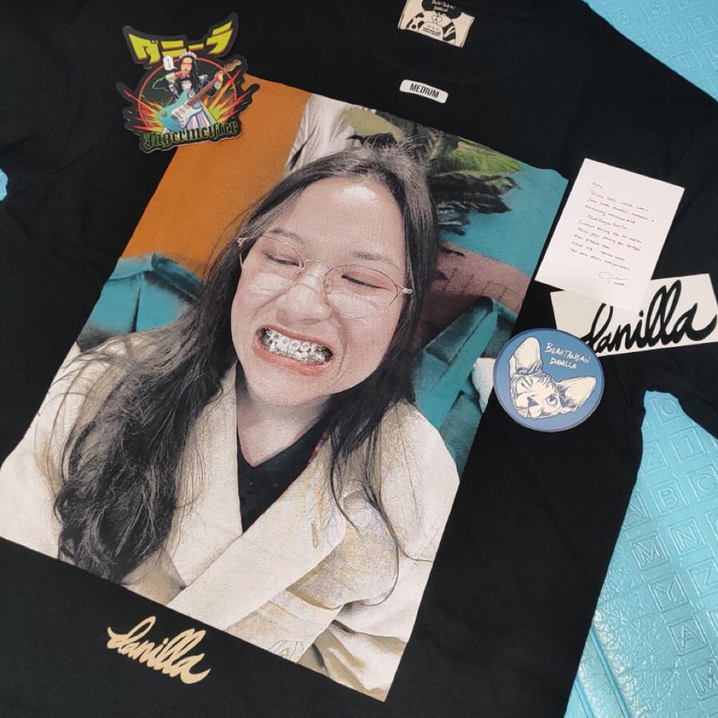 T-shirt Danilla Behel, original buah tangan danilla (BARU)