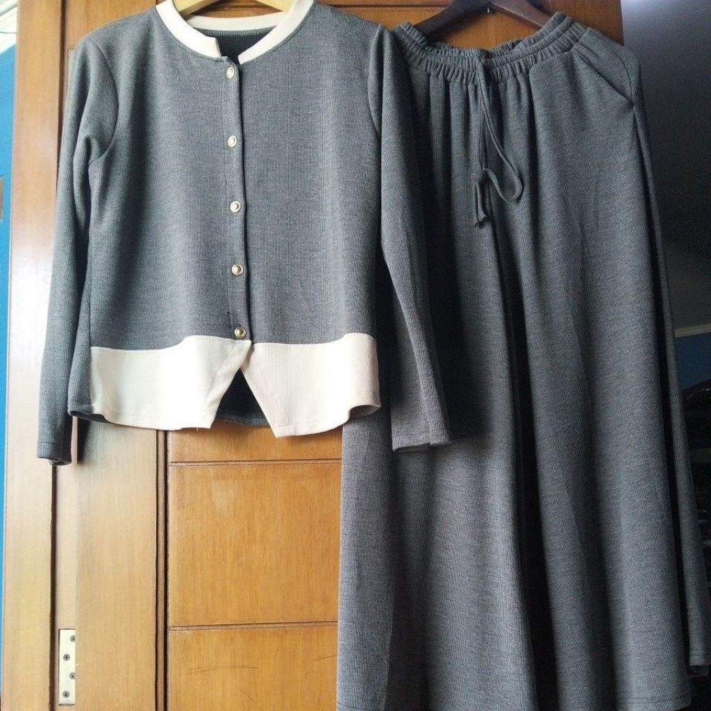 Setelan celana Knit aster Bee Clarke