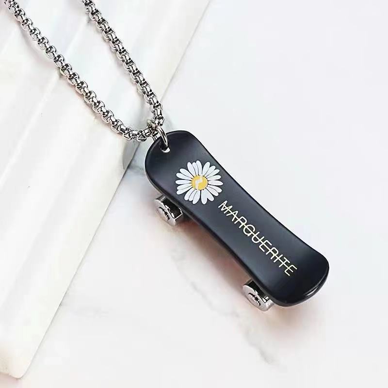 Kalung Skateboard Daisy Margherite Titanium – Kalung Pria Wanita Trendy Gdragon