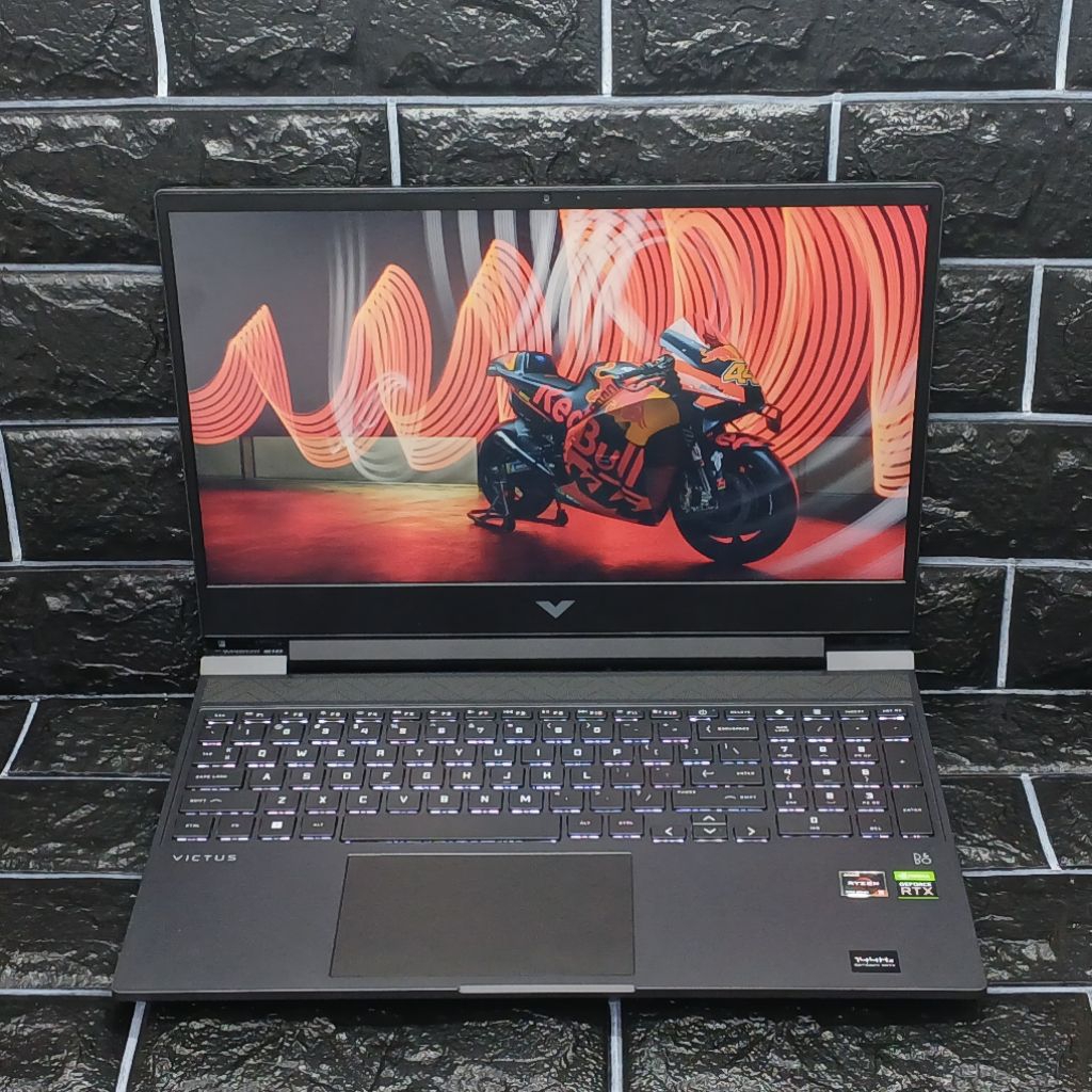 Laptop Gaming HP Victus 15-fb0009ax AMD Ryzen 5 5600H 16/512GB RTX 3050 144Hz