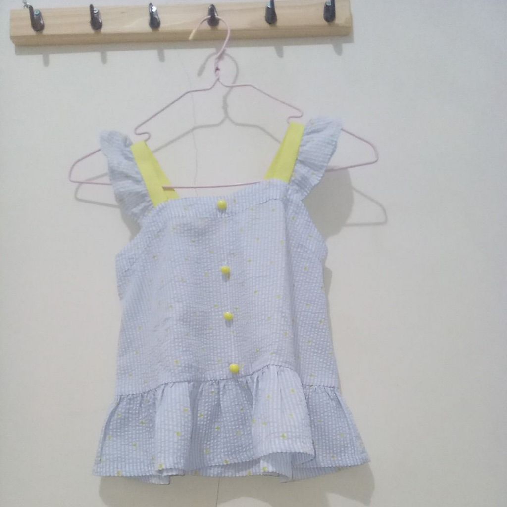Atasan Ruffle