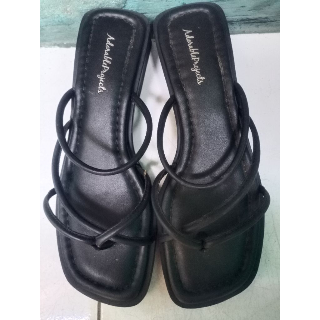 Adorable projects sendal hak tahu/kotak size 38