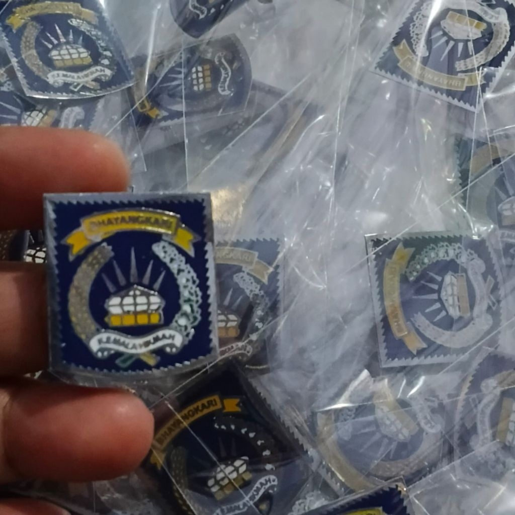 Atribut Lencana Pin Bhayangkari Peniti