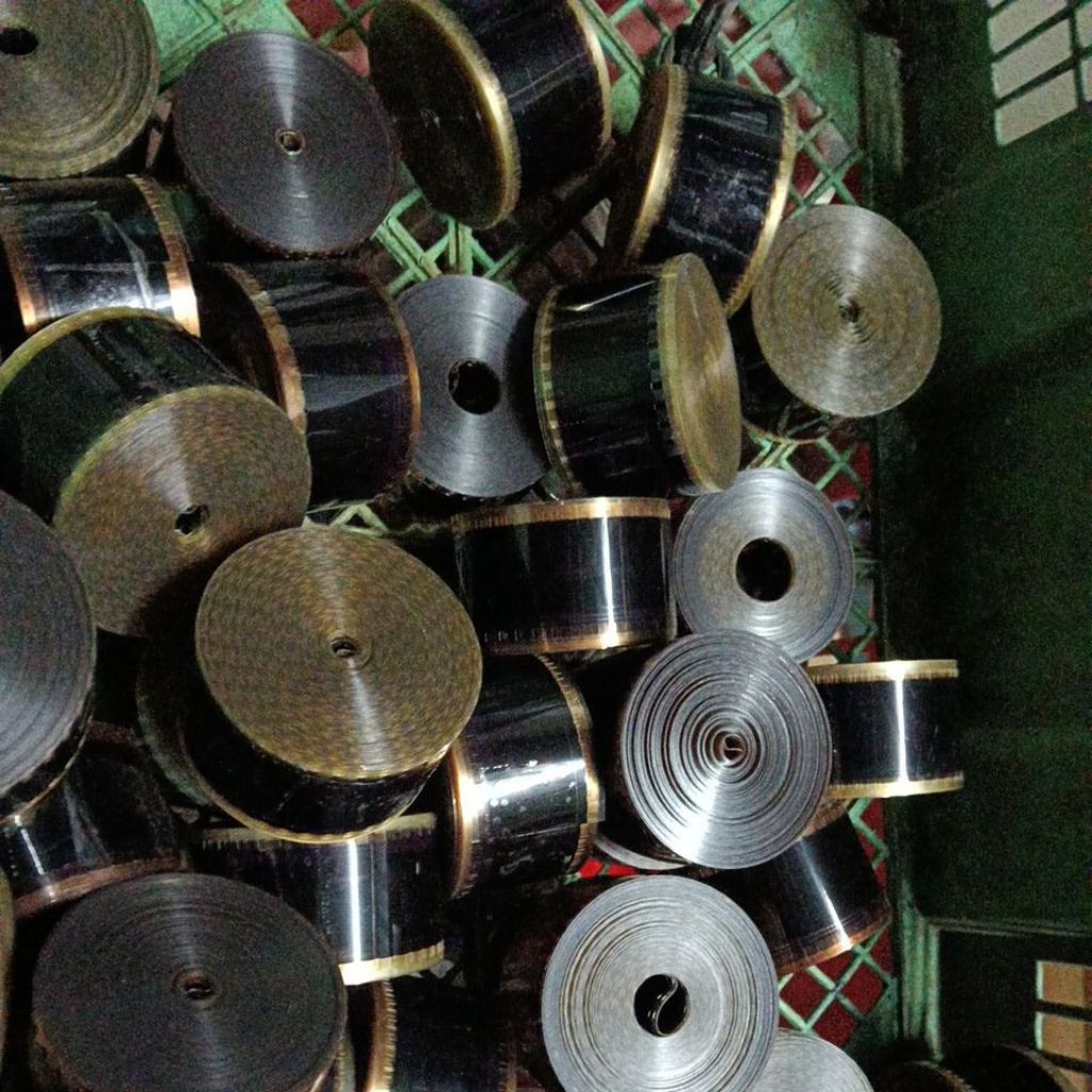 kaset rol film bioskop panjang 14metr buat layangan swangan koang pitu" bugis