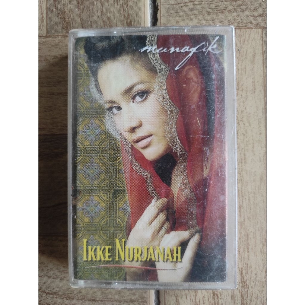 kaset pita IKKE NURJANAH "munafik"