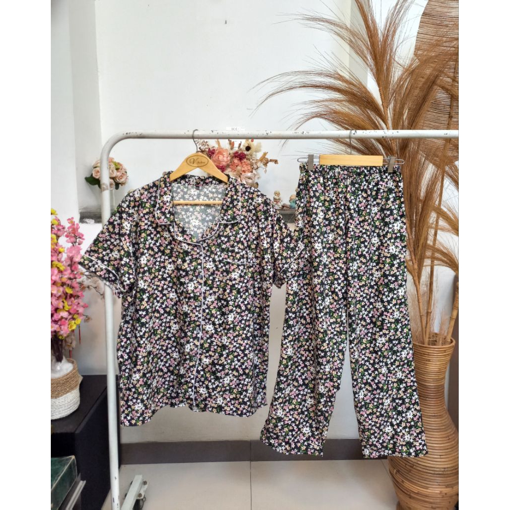 Piyama Set Motif Bunga Warna Hitam