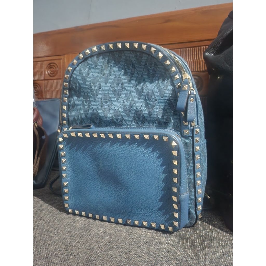 preloved tas ransel valentino Gar***ni original, baru masih diatas 10 juta