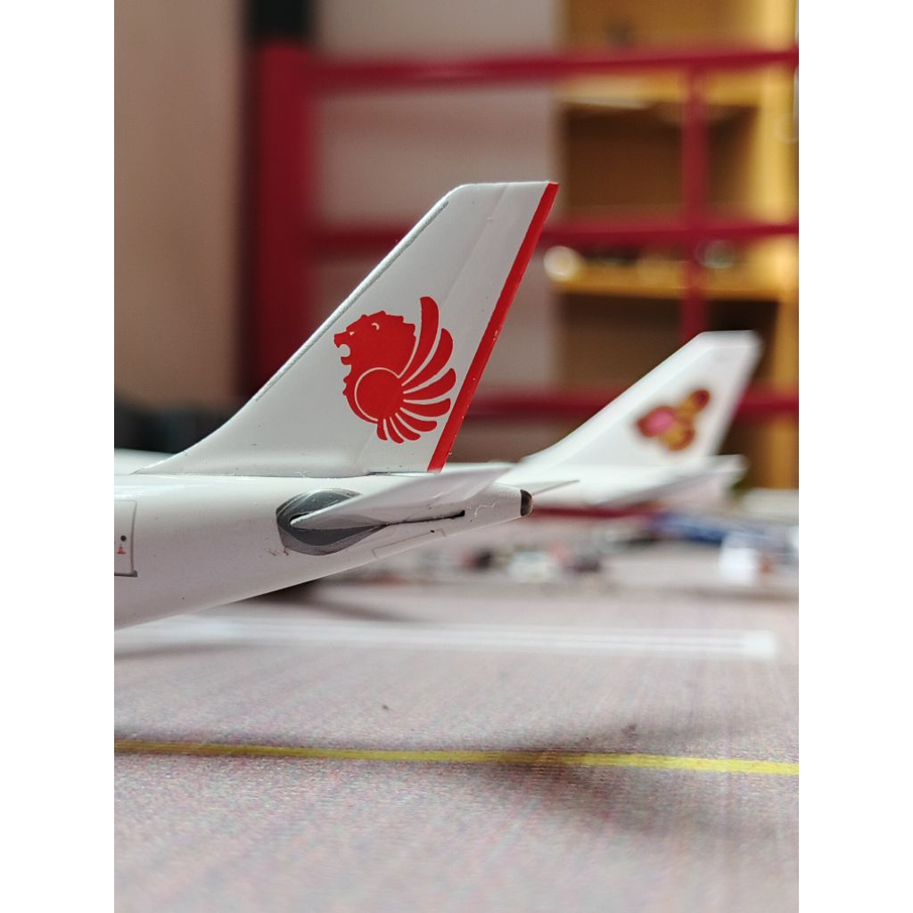 Pesawat mainan terbang mainan anak Diecast A330-300 Lion air (PK-LEF) 1:400 Platinum The heart of Av