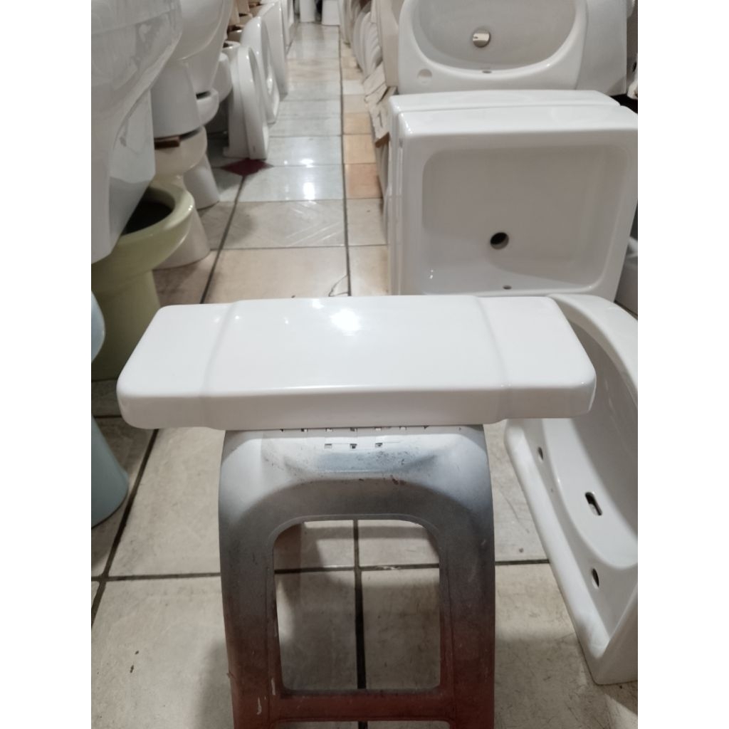 Tutup Tabung Closet Duduk toto CW. 668J (Putih)