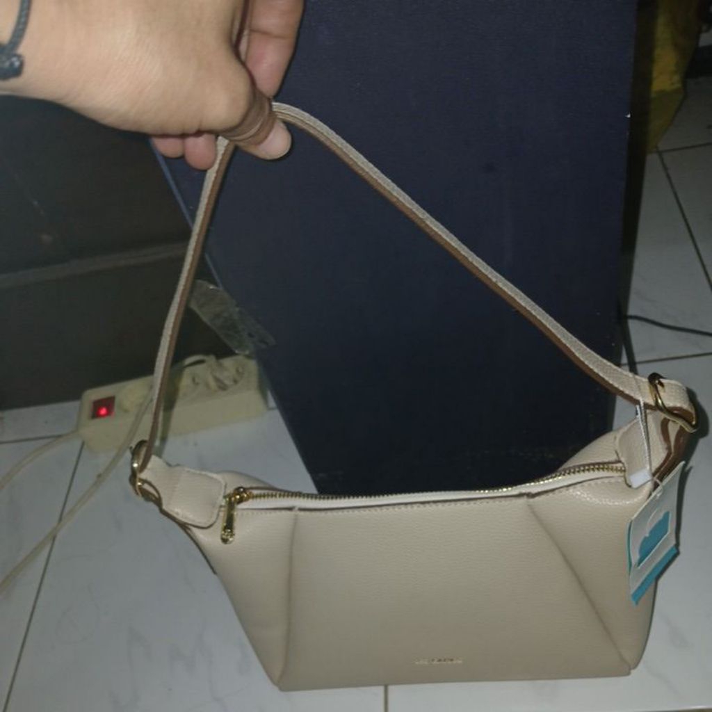 tas bahu warna cream