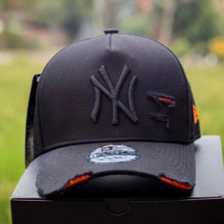 Pria Distro Keren Topi Baseball Cap Pria dengan Desain Bordir Sobek untuk Gaya Kasual Keren Kekinian