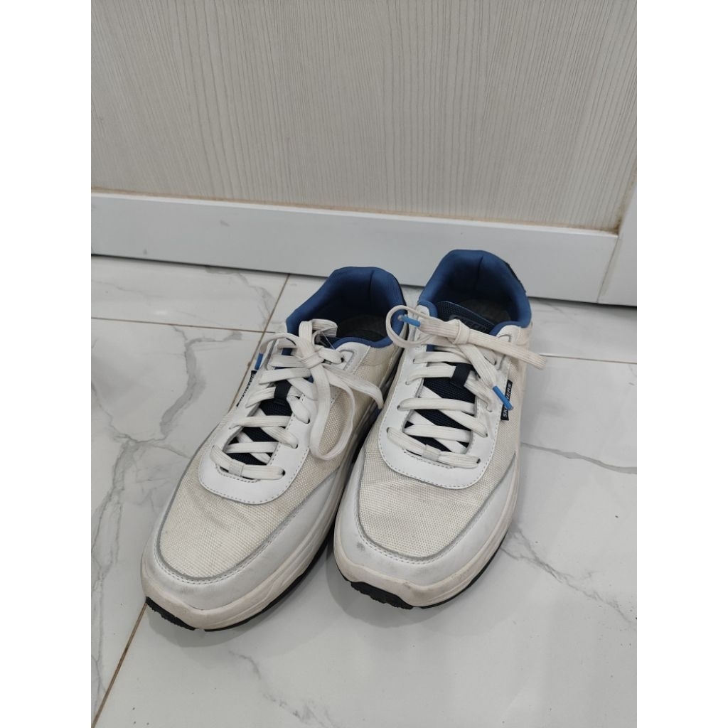 Preloved Skechers Pria Putih Size 45 Bagus Murah Sporty