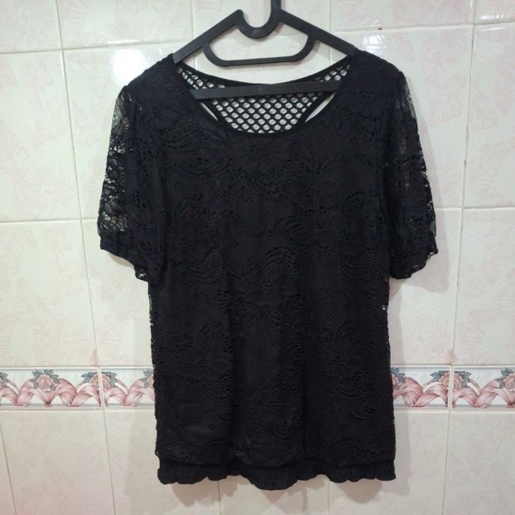 Blouse Hitam Motif Bunga lengan pendek