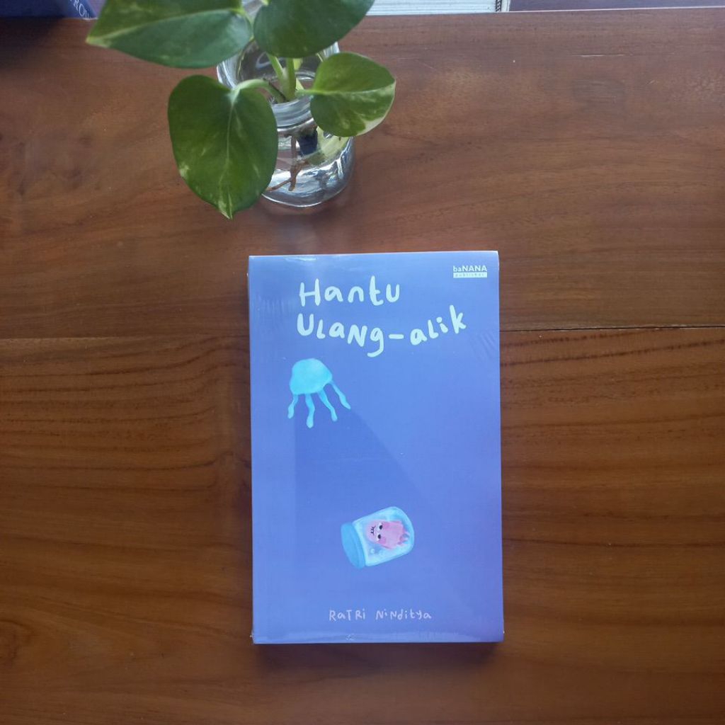 Hantu Ulang Alik - Ratri Ninditya