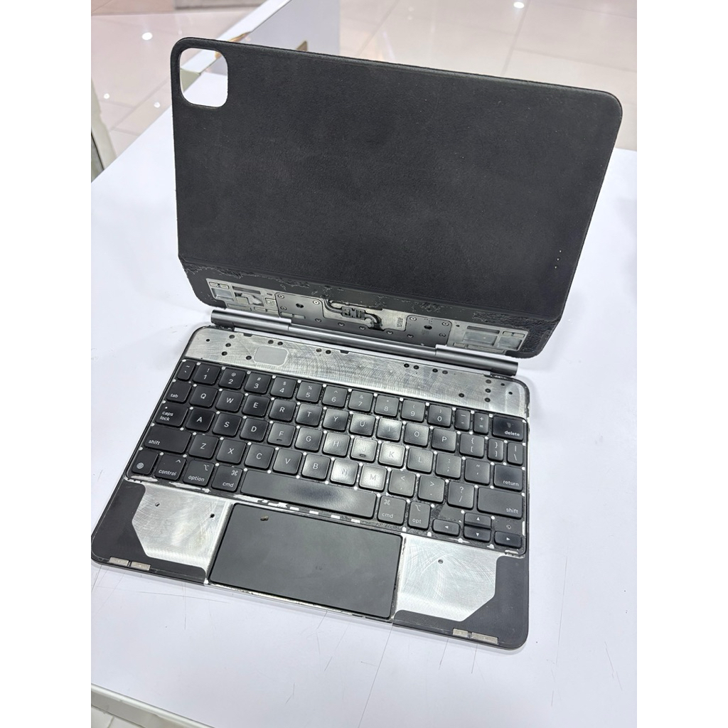 magic keyboard iPad pro 11 2020 / 2021 / 2022 ex repair ibox