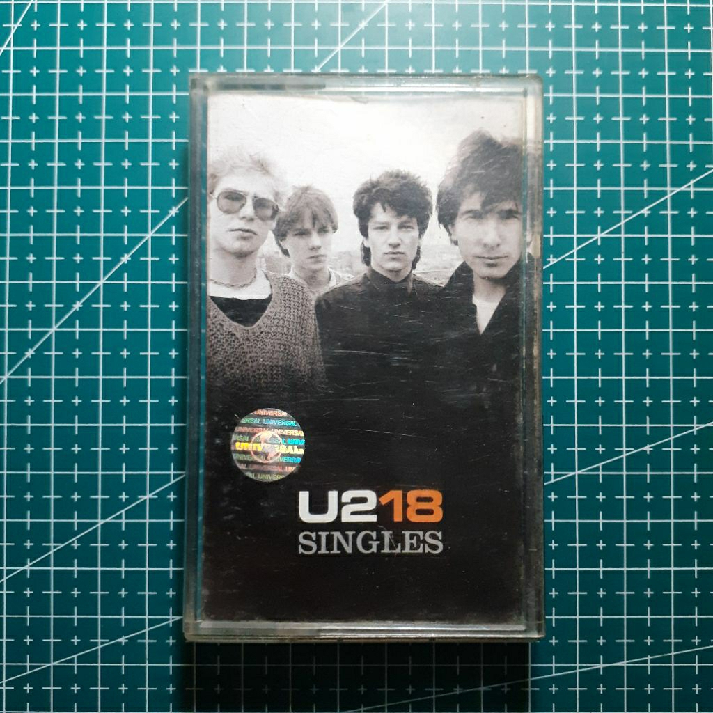 Kaset U2 - 18 Singles