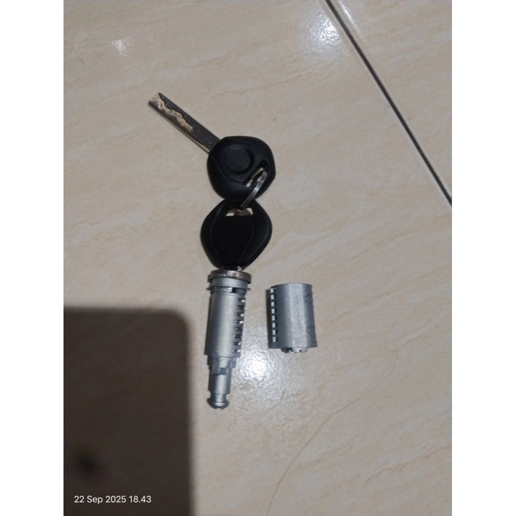 silinder cylinder key kunci kontak pintu depan kanan BMW e46 all series