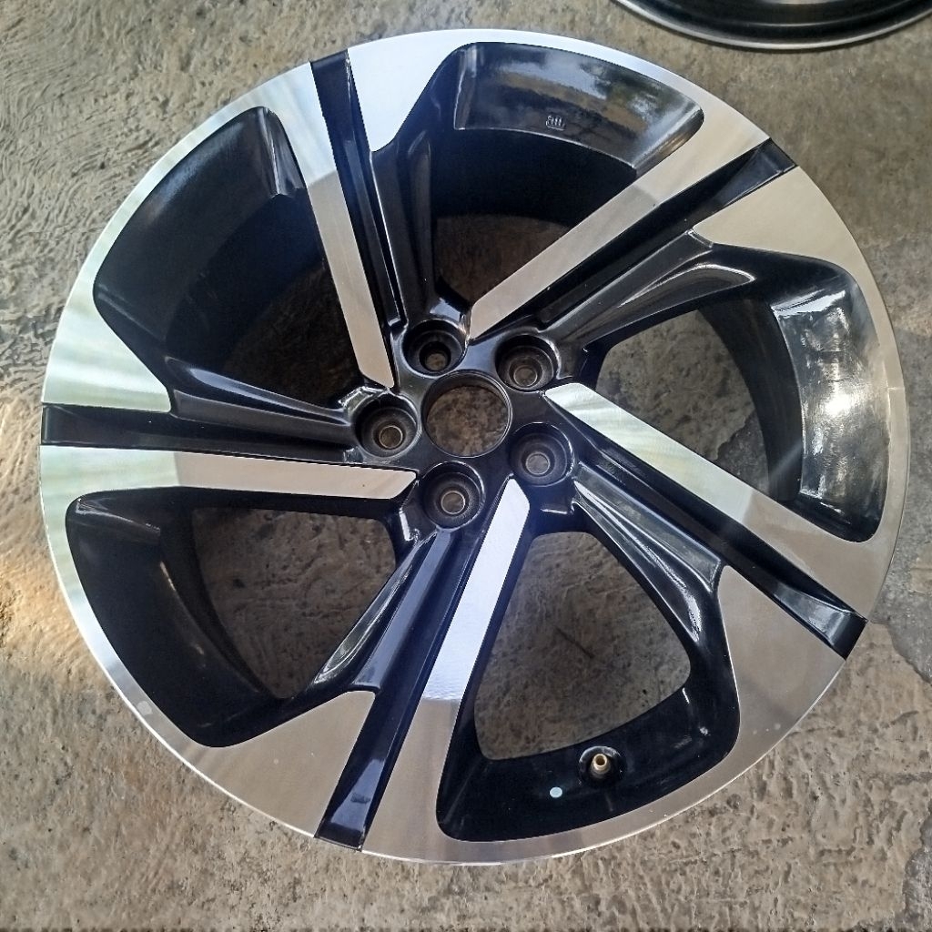 Pelek yaris cross pcd 5x100 R18 original. satuan