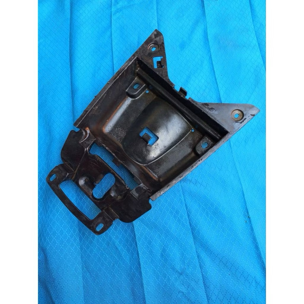 bok bagasi / bok helm yamaha jupiter mx lama original cabutan