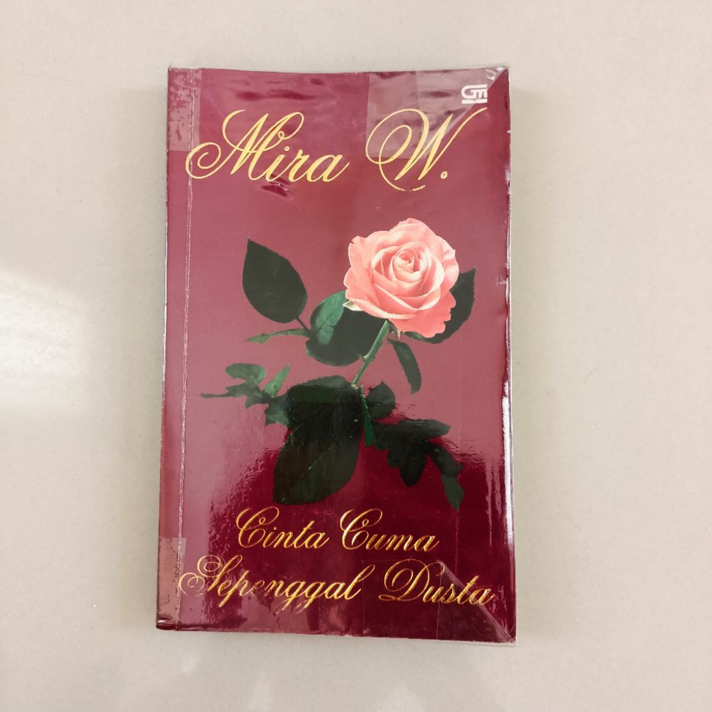 Novel remaja dewasa Mira W Cinta cuma sepenggal dusta