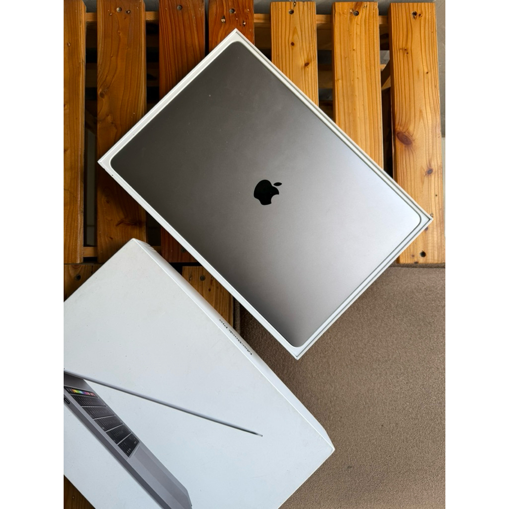 macbook pro 2018 15 inchi 16/512gb
