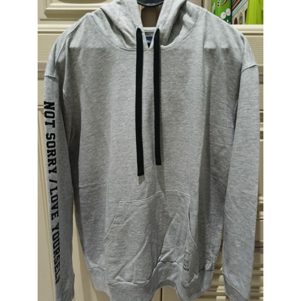 preloved switer wanita logo Jeans