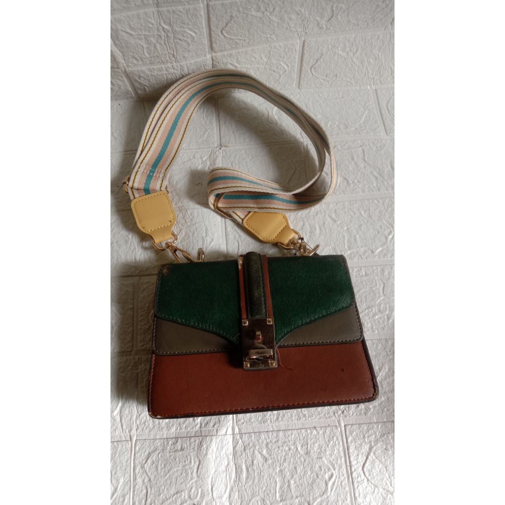 PL SLING BAG PRELOVED TAS SELEMPANG WANITA TAS KONDANGAN