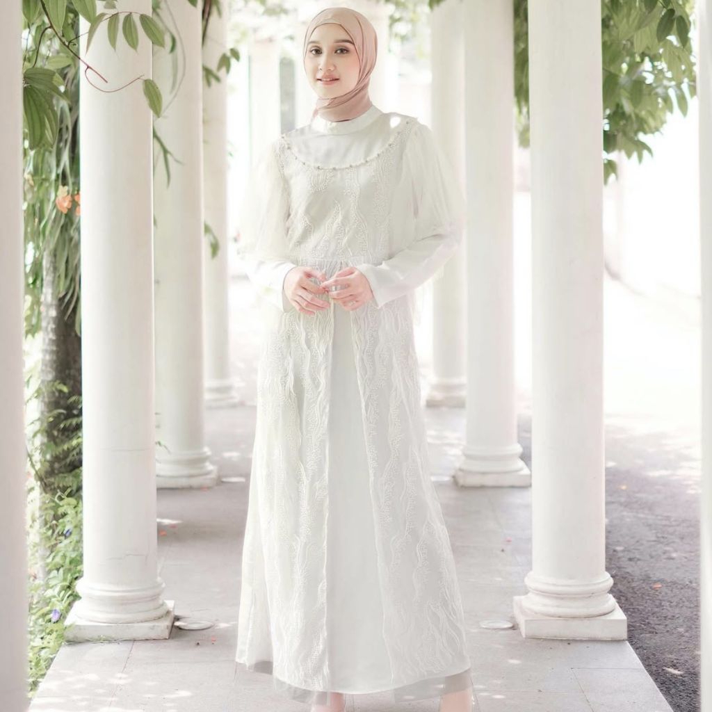 [PRELOVED] Vanilla hijab - Ayana dress white - gamis lace brukat