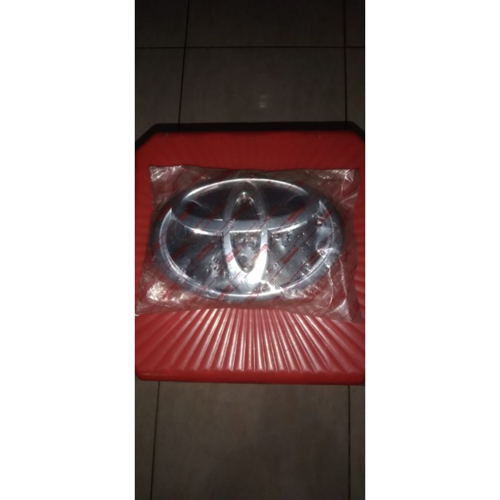 Logo toyota mobil fortuner