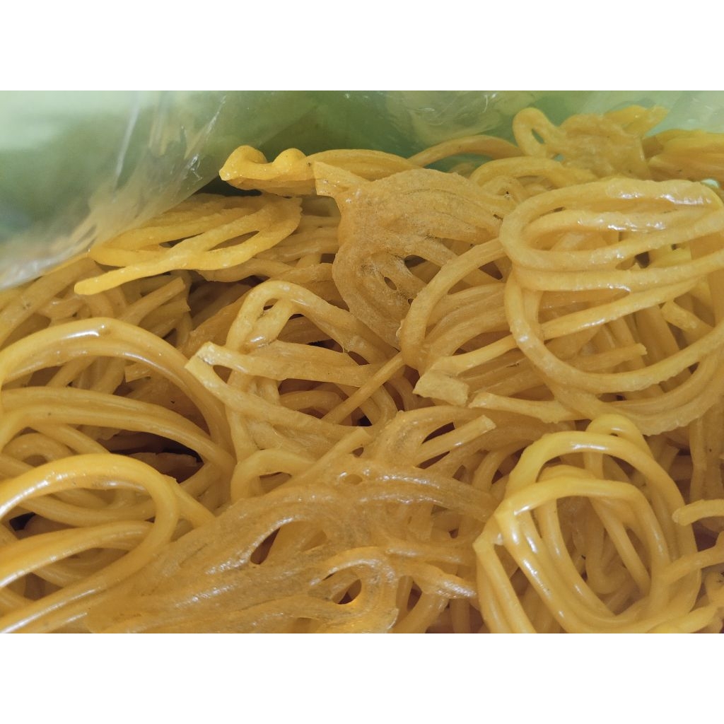 krupuk mie kuning mini/krupuk mentah/krupuk uker mie kuning /cap ikan dorang