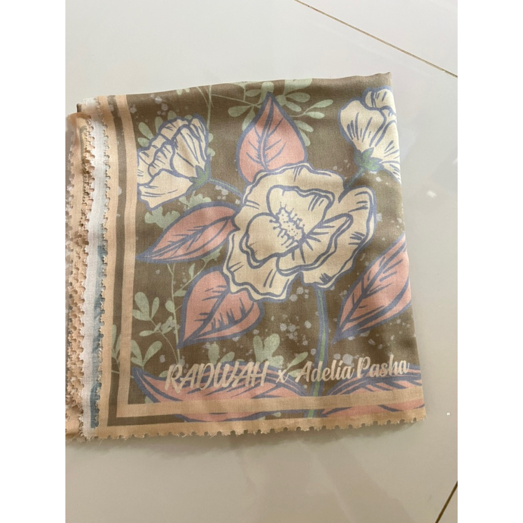 [PRELOVED] SCARF BRAND RADWAH DAN ADELIA PASHA
