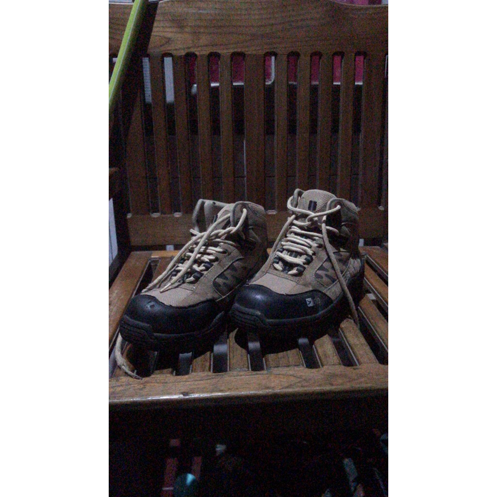 sepatu hikking lavio