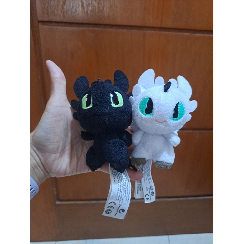 Keychain sepasang ganci toothles hitam & putih
