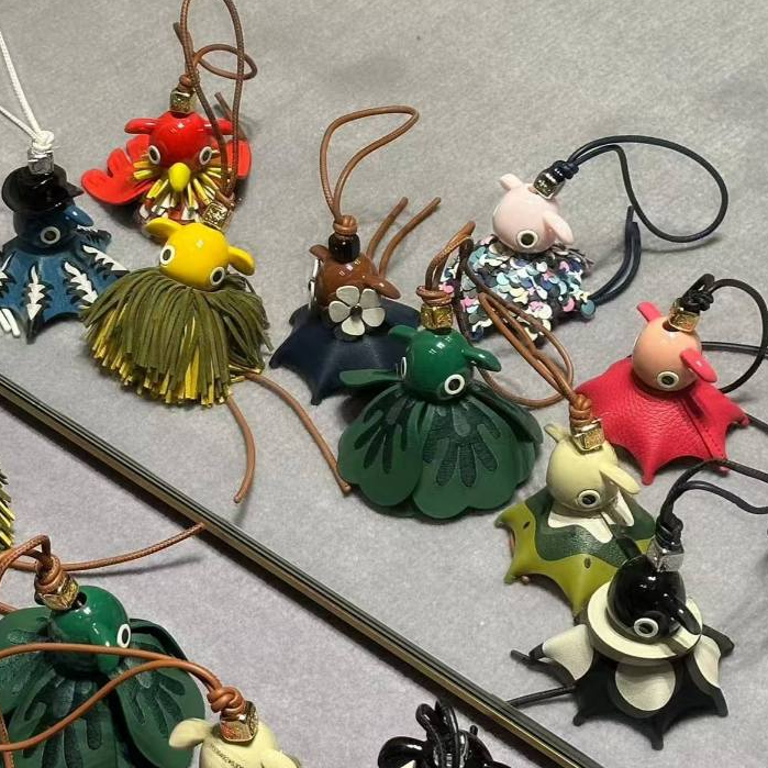 2025 musim panas LOEWE Paula Bag Charm Puzzle 10th elf Animal Flower Set Gantungan Tas Premium Keych