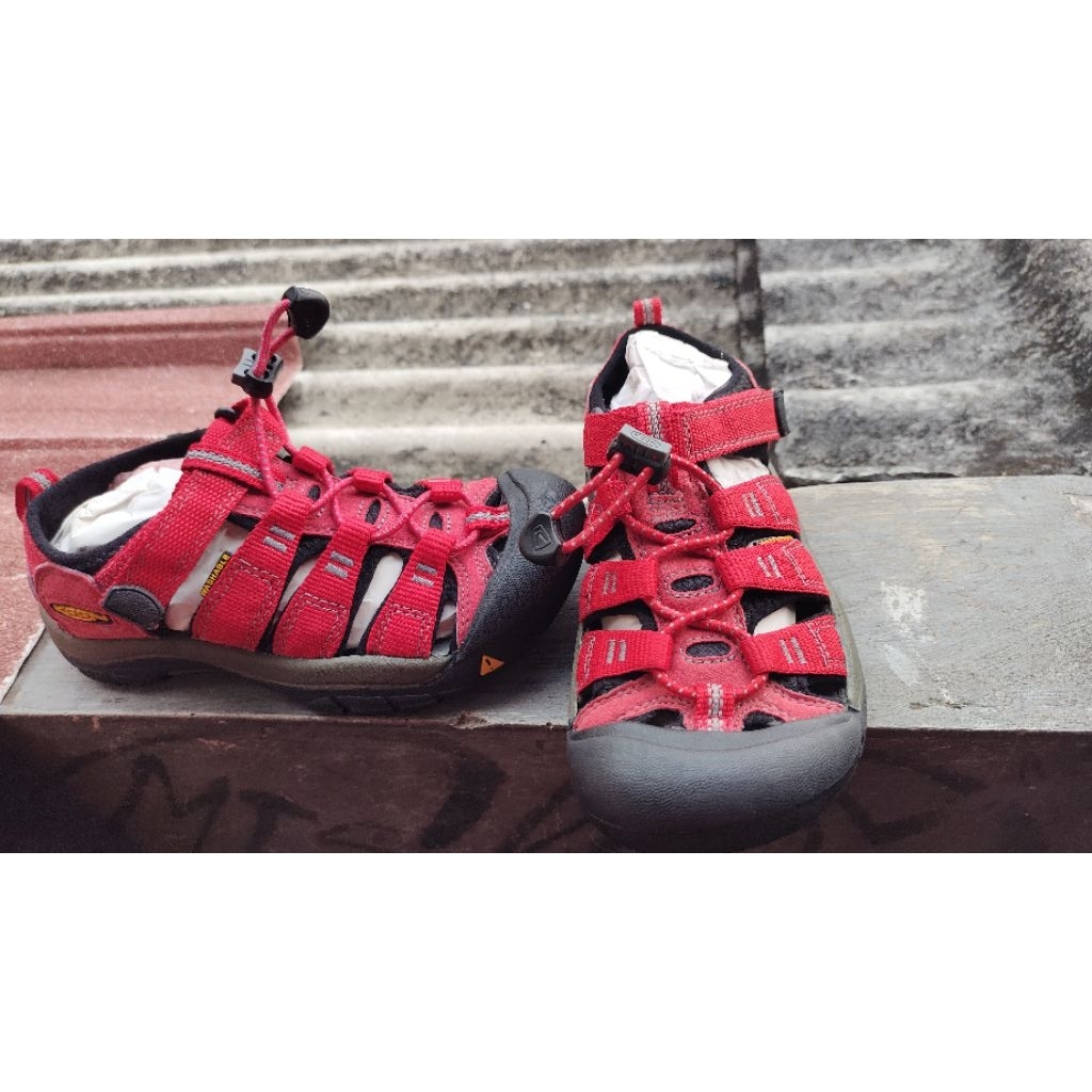 sendal anak keen