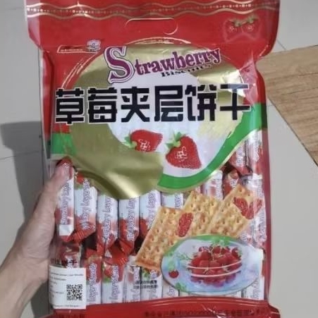 Bairong biskuit Strawberry layer lapis stoberi IMPORT