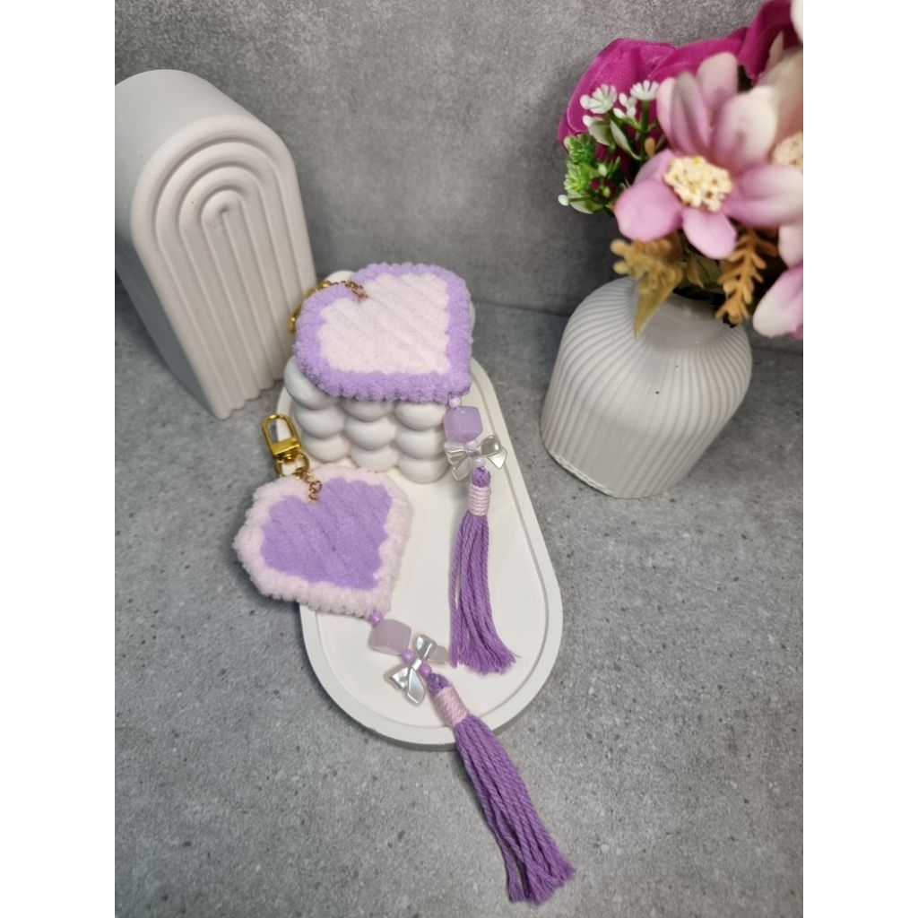 Gantungan Love Bombing