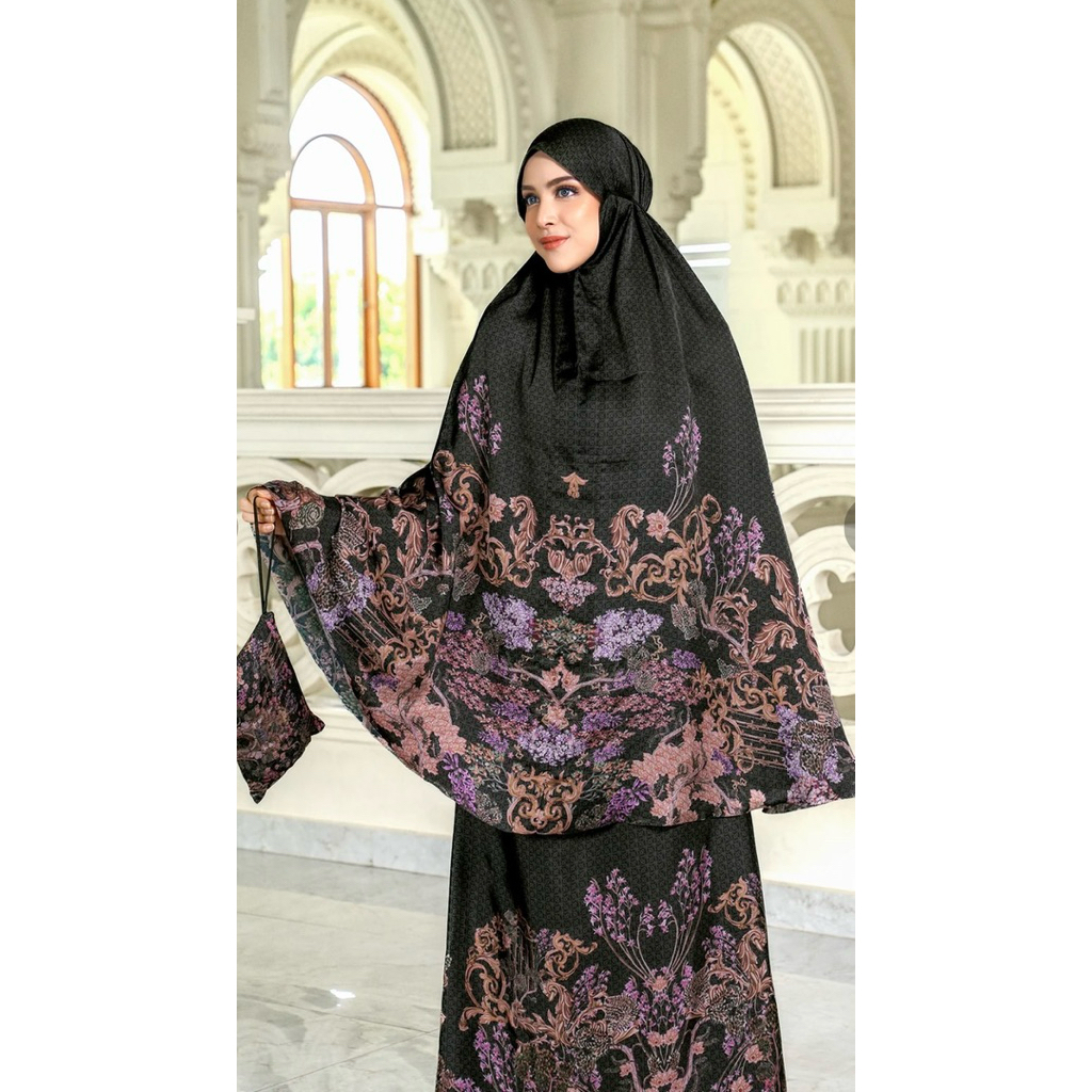 The palace prayer robe royale black Buttonscarves