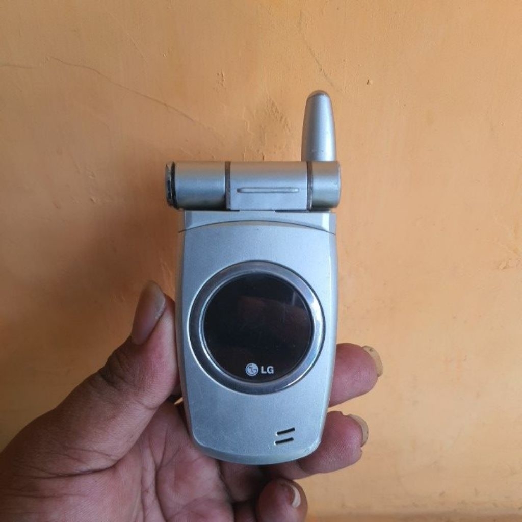 HP LG JADUL LAYAR LIPAT BISA DIPUTAR