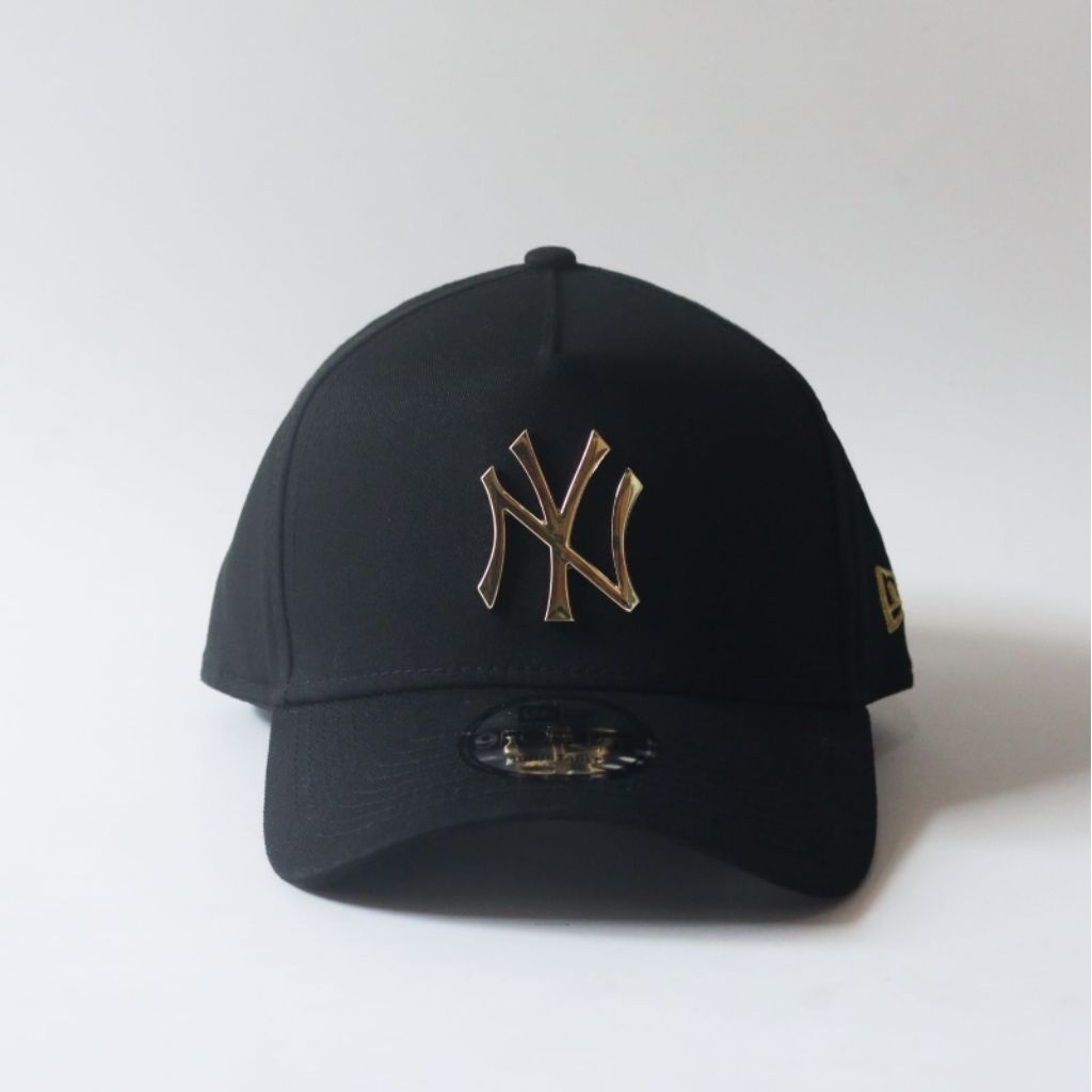 New Era 940 AFrame Yankees Metal Badge Neyyan / Topi New Era Pria Wanita Unisex