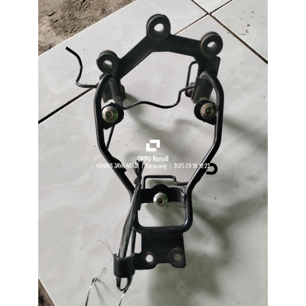 BREKET HEADLAMP VIXION NVL & NVA SECOND ORIGINAL