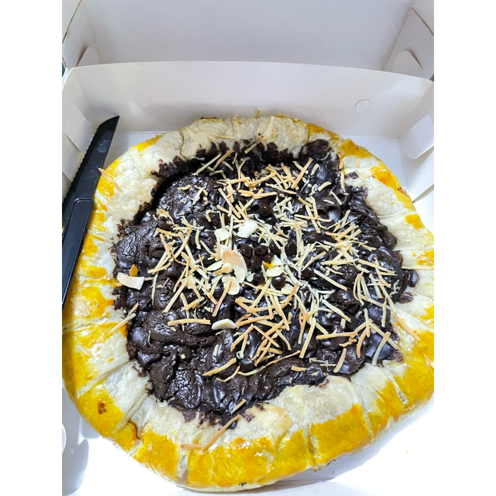 Bolen Pizza Manah Rasa Coklat Keju