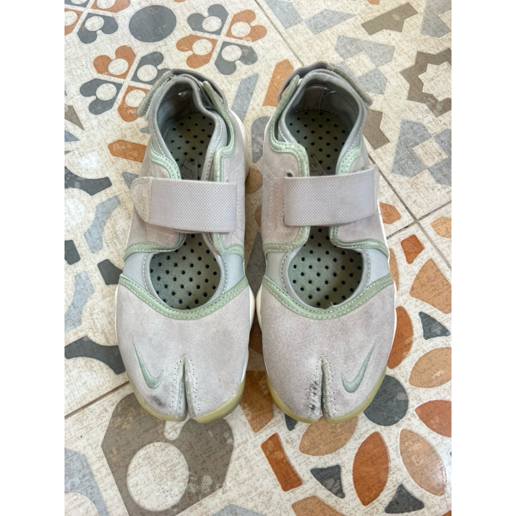 preloved NIKE AIR RIFT light bone size 36,5