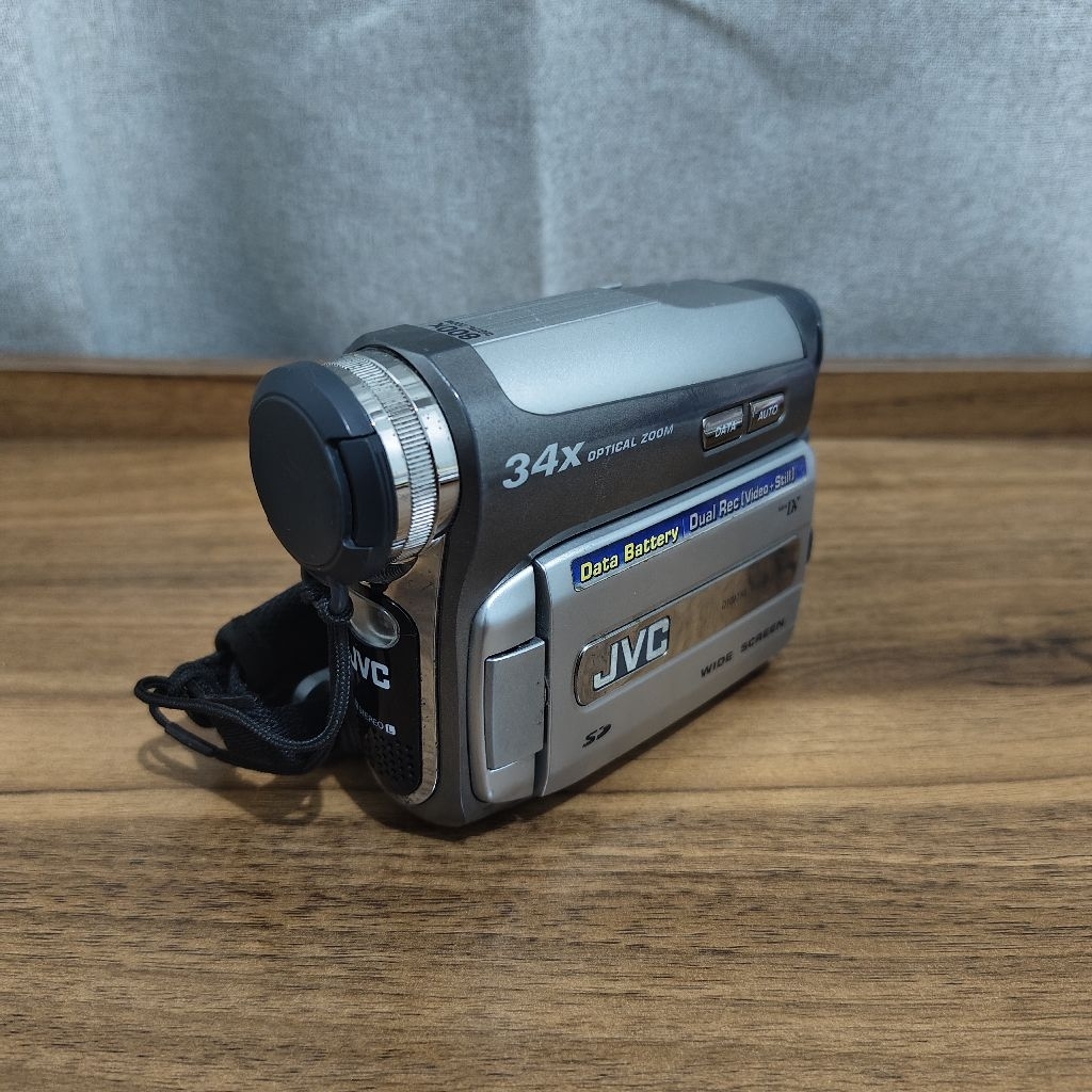 handycam jvc GR-D770AG second